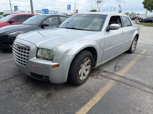 Used 2005 Chrysler 300 Touring RWD image 7
