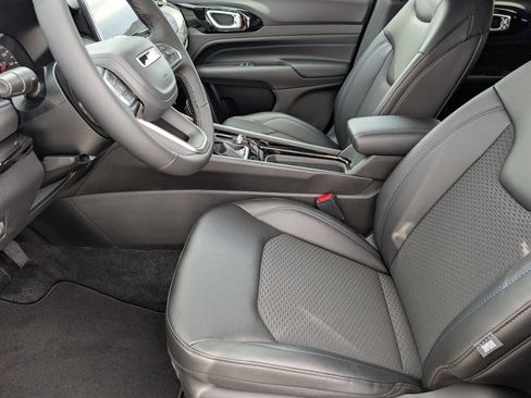 New 2026 Jeep Compass Latitude image 9