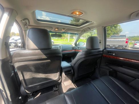 Used 2011 Subaru Outback 2.5i Limited w/ PWR Moonroof Pkg AWD/4WD image 33