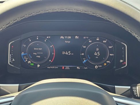 Certified 2023 Volkswagen Atlas Cross Sport SE w/ Panoramic Sunroof Package AWD/4WD image 17
