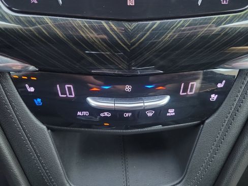 Used 2020 Cadillac XT6 Premium Luxury FWD image 18