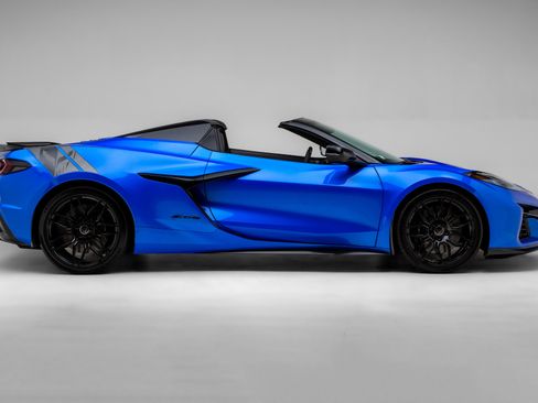 Used 2024 Chevrolet Corvette Z06 image 2