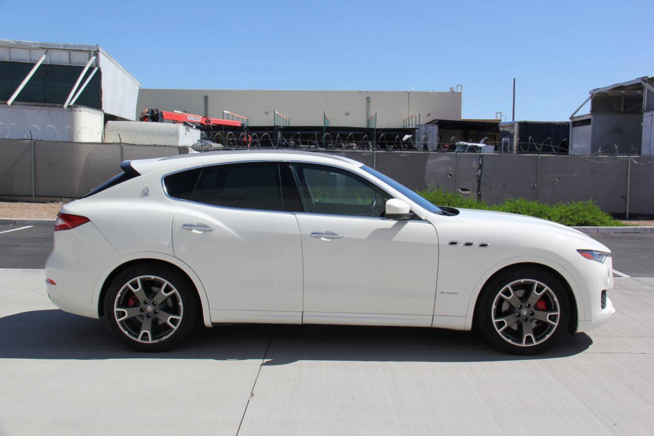 Used 2018 Maserati Levante GranLusso AWD/4WD image 4
