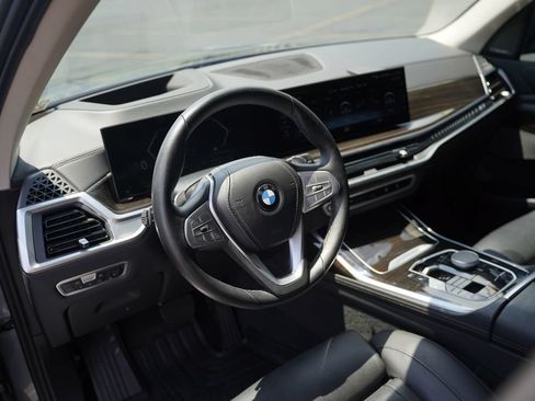 Used 2023 BMW X7 xDrive40i w/ Premium Package AWD/4WD image 9