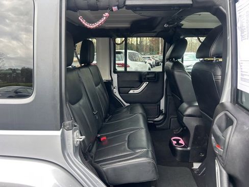 Used 2016 Jeep Wrangler Unlimited Sahara w/ Connectivity Group image 15