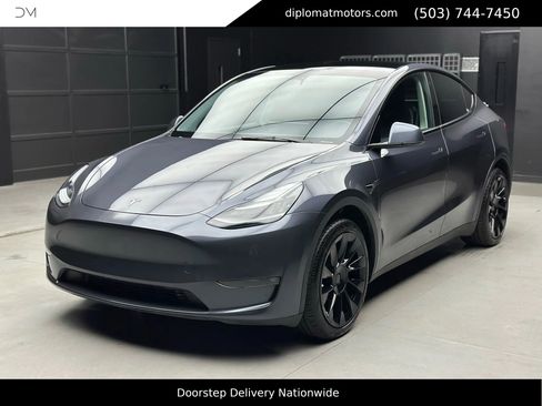 Used 2023 Tesla Model Y Long Range image 1