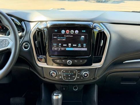 Used 2018 Chevrolet Traverse LT FWD image 22