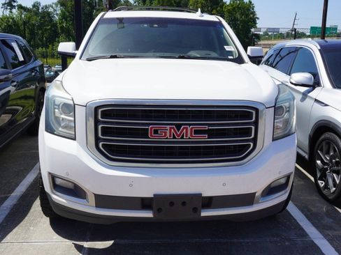 Used 2017 GMC Yukon XL SLT w/ Open Road Package AWD/4WD image 2