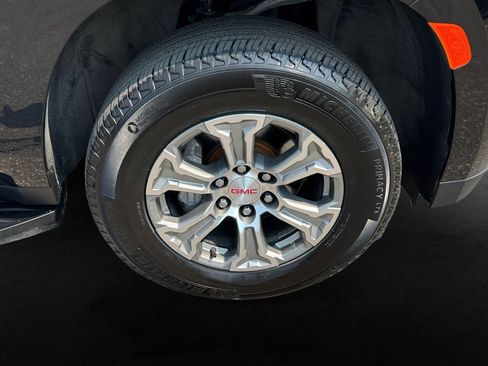 Used 2024 GMC Yukon SLE AWD/4WD image 12