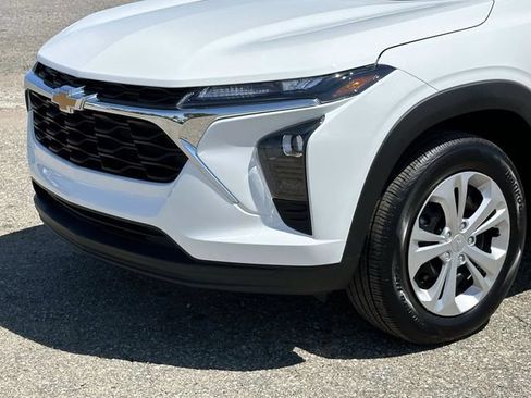 Certified 2024 Chevrolet Trax LS w/ Driver Confidence Package FWD image 10