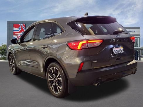 Used 2022 Ford Escape SE w/ SE Sport Appearance Package FWD image 3