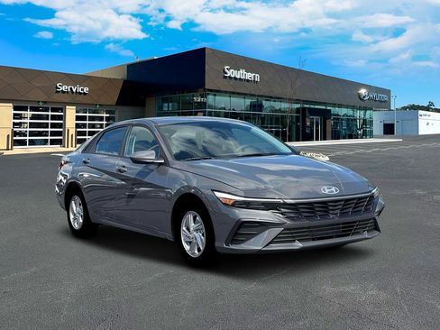 New 2026 Hyundai Elantra SE FWD image 12