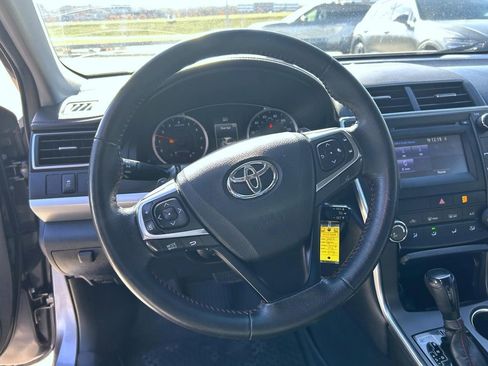 Used 2017 Toyota Camry SE image 11