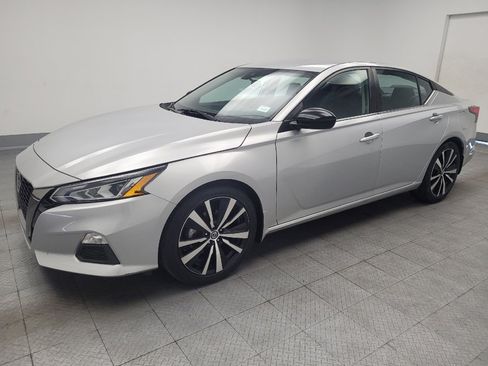 Used 2021 Nissan Altima 2.5 SR FWD image 2