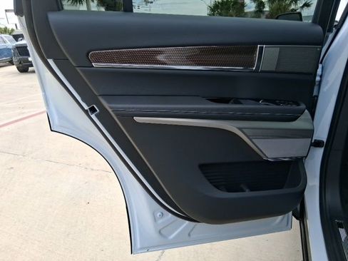 New 2026 Cadillac Vistiq Sport image 28