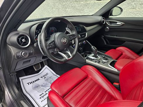 Used 2024 Alfa Romeo Giulia Veloce AWD/4WD image 13