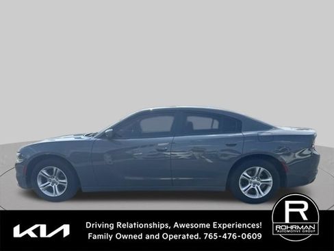 Used 2019 Dodge Charger SXT w/ Leather Interior Group RWD image 2