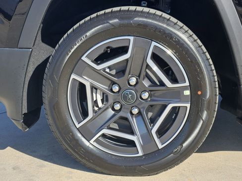 New 2026 Jeep Cherokee Laredo AWD/4WD image 12