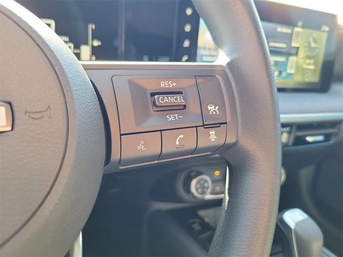 Used 2025 Nissan Kicks SV w/ Illumination Package image 25