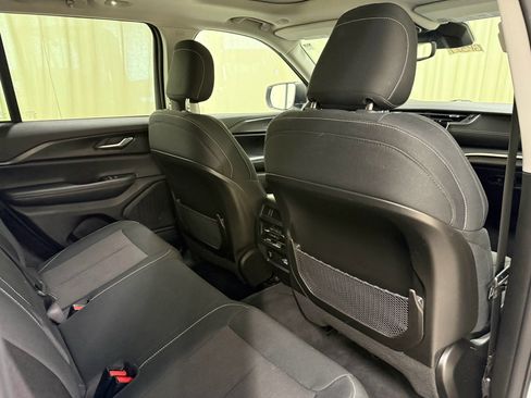 Used 2023 Jeep Grand Cherokee Laredo w/ Luxury Tech Group I AWD/4WD image 23