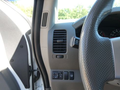 Used 2018 Nissan Frontier SV image 14