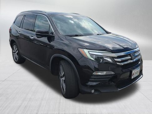 Used 2018 Honda Pilot Touring image 3