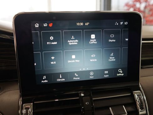 Used 2020 Lincoln Navigator Black Label w/ Cargo Convenience Package image 43