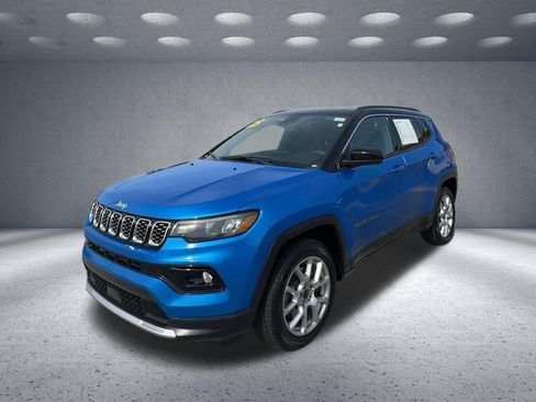 Used 2025 Jeep Compass Limited AWD/4WD image 3