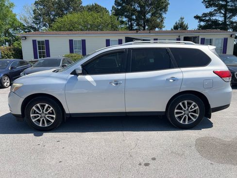Used 2015 Nissan Pathfinder SV FWD image 9