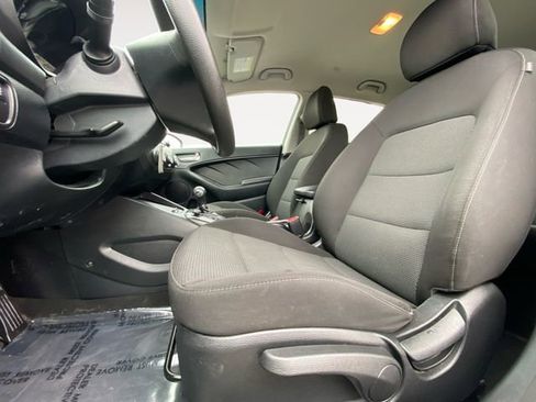 Used 2018 Kia Forte LX image 9