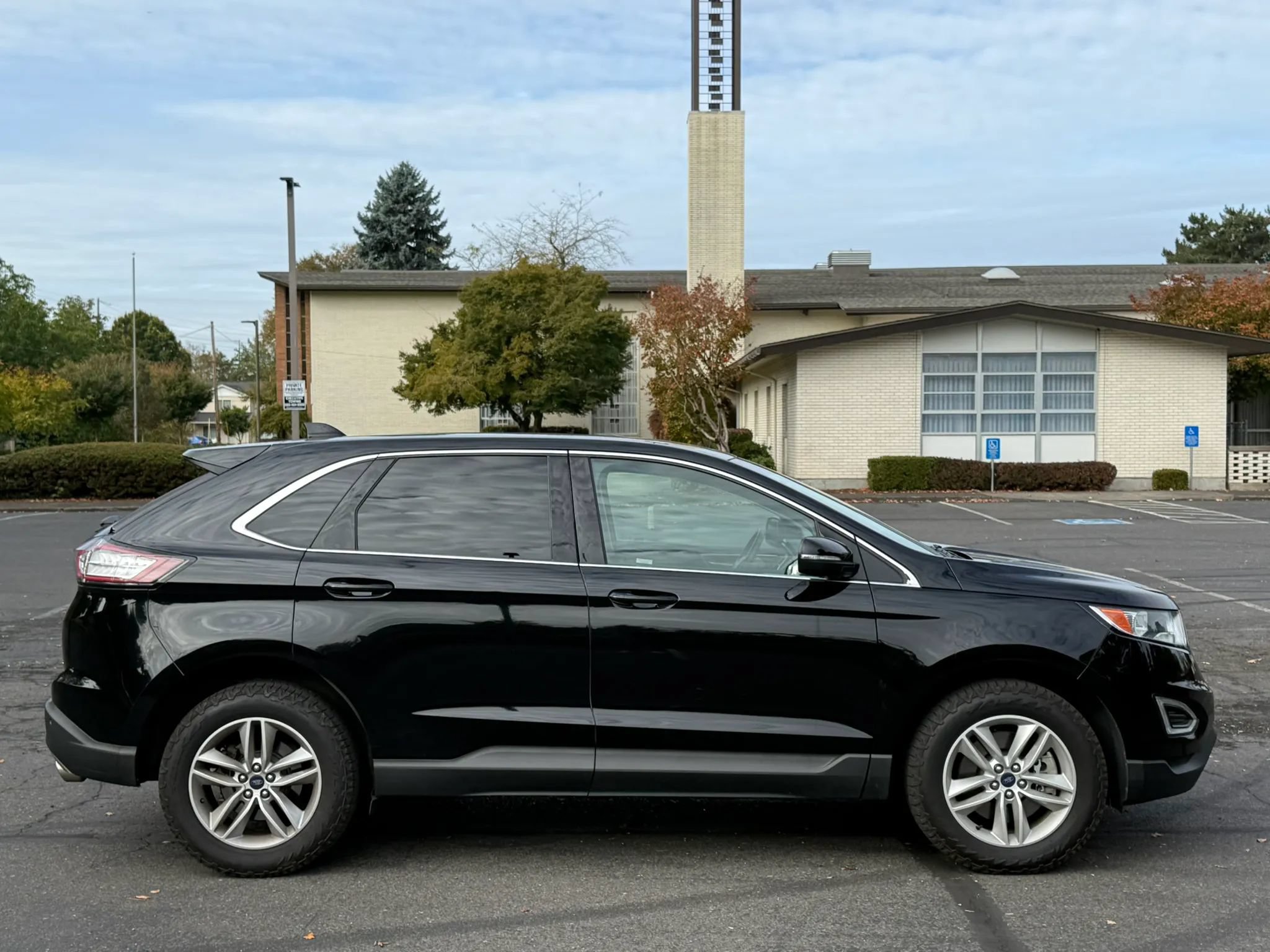 Used 2017 Ford Edge SEL w/ Cargo Accessory Package AWD/4WD image 6
