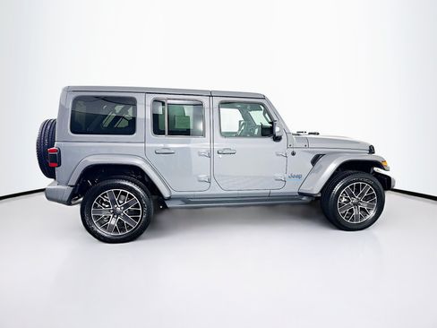 Used 2023 Jeep Wrangler Unlimited Sahara AWD/4WD image 10