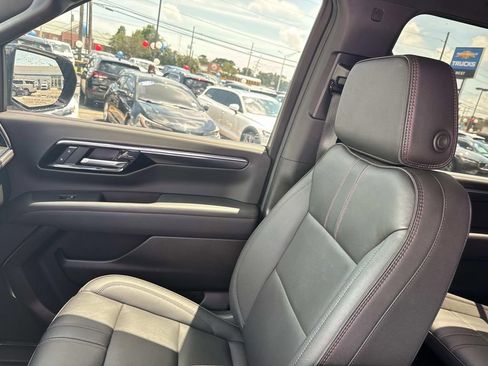 Used 2025 Chevrolet Suburban RST w/ Comfort Package RWD image 17