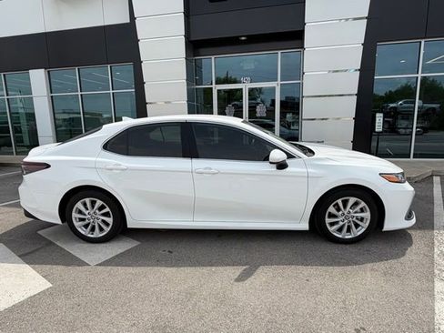 Used 2021 Toyota Camry LE image 3