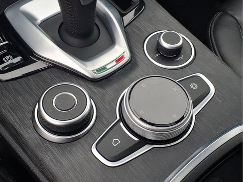 Used 2023 Alfa Romeo Stelvio Sprint image 11