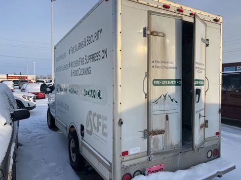 Used 2013 Ford E-350 and Econoline 350 Super Duty image 18