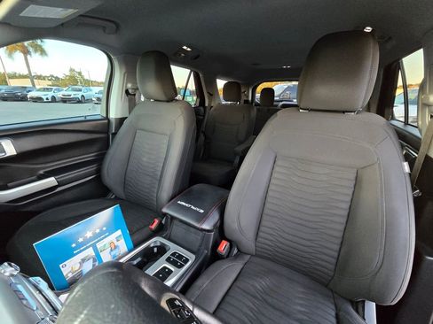 Used 2021 Ford Explorer XLT image 27