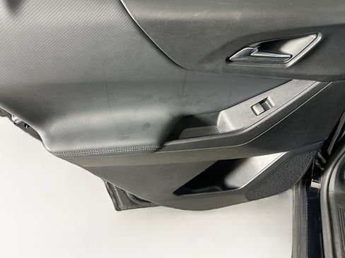 Used 2025 Chevrolet Equinox LT image 25