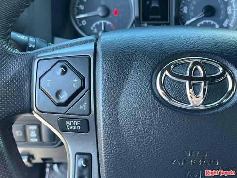 Certified 2022 Toyota Tacoma TRD Off-Road AWD/4WD image 23
