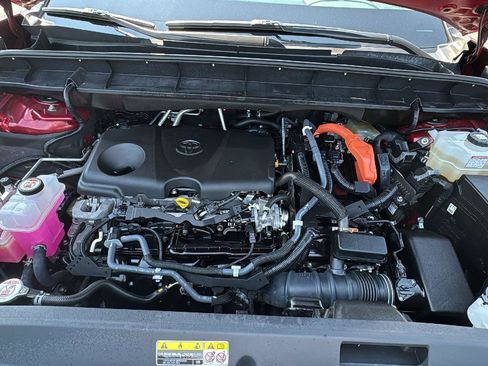 Used 2022 Toyota Highlander XLE AWD/4WD image 12