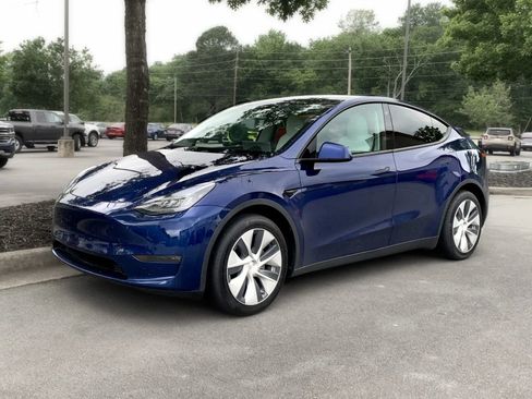 Used 2020 Tesla Model Y Long Range image 3