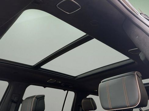 Used 2022 Jeep Grand Wagoneer Series III image 29
