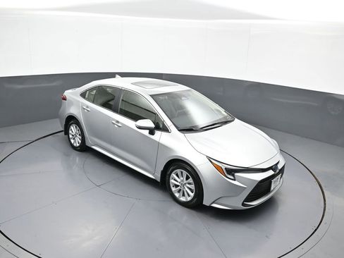 Used 2025 Toyota Corolla XLE image 35