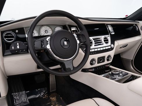 Certified 2018 Rolls-Royce Dawn RWD image 21