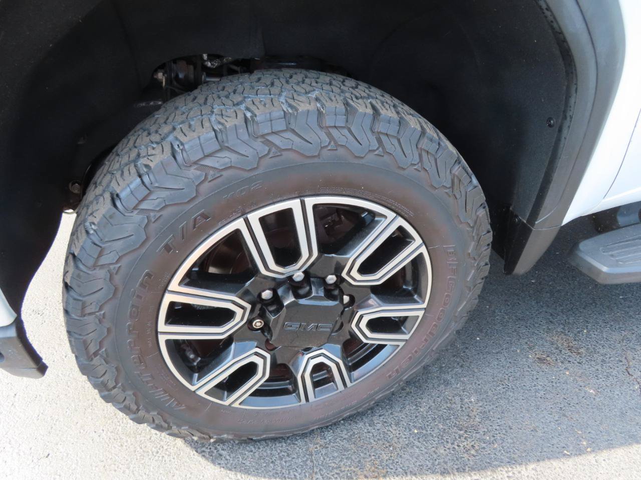 Used 2020 GMC Sierra 2500 AT4 w/ AT4 Premium Package AWD/4WD image 11