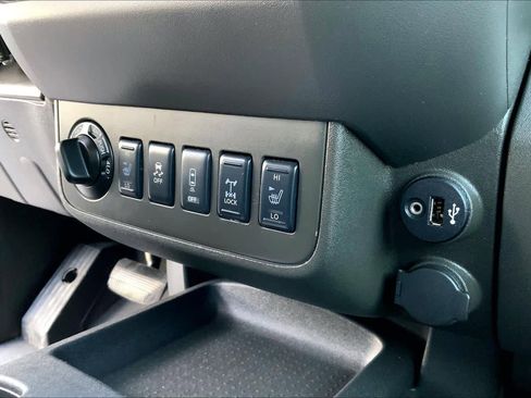 Used 2018 Nissan Frontier PRO-4X w/ Pro-4x Luxury Package image 36