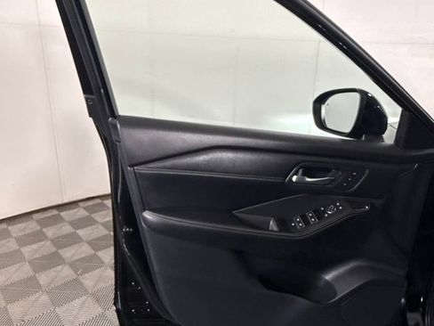 Used 2024 Nissan Rogue SL AWD/4WD image 14