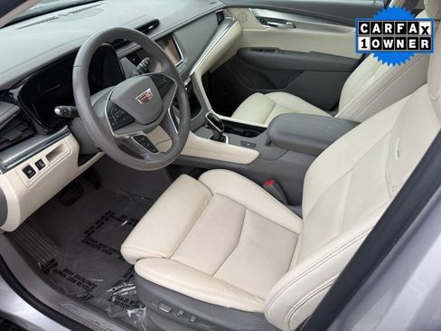 Used 2017 Cadillac XT5 Luxury w/ Driver Awareness Package image 4