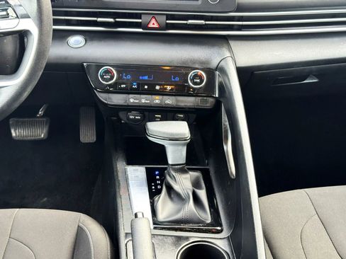 Used 2023 Hyundai Elantra SEL image 21