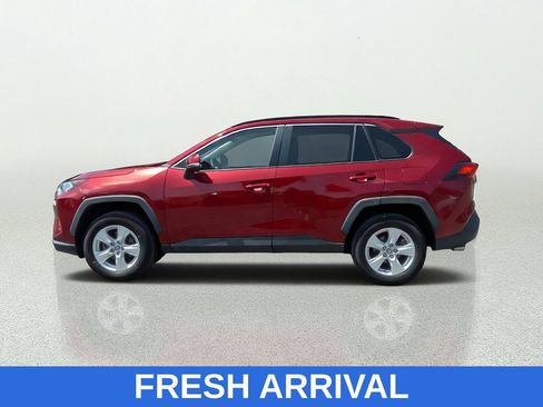 Used 2021 Toyota RAV4 XLE w/ Convenience Package FWD image 4